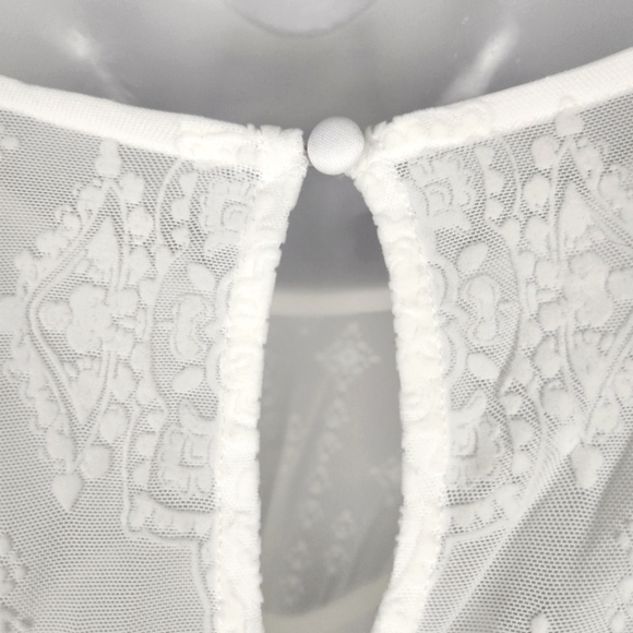 Torrid Size 0 Flocked Lace Bell Sleeve Top - Picture 3 of 8